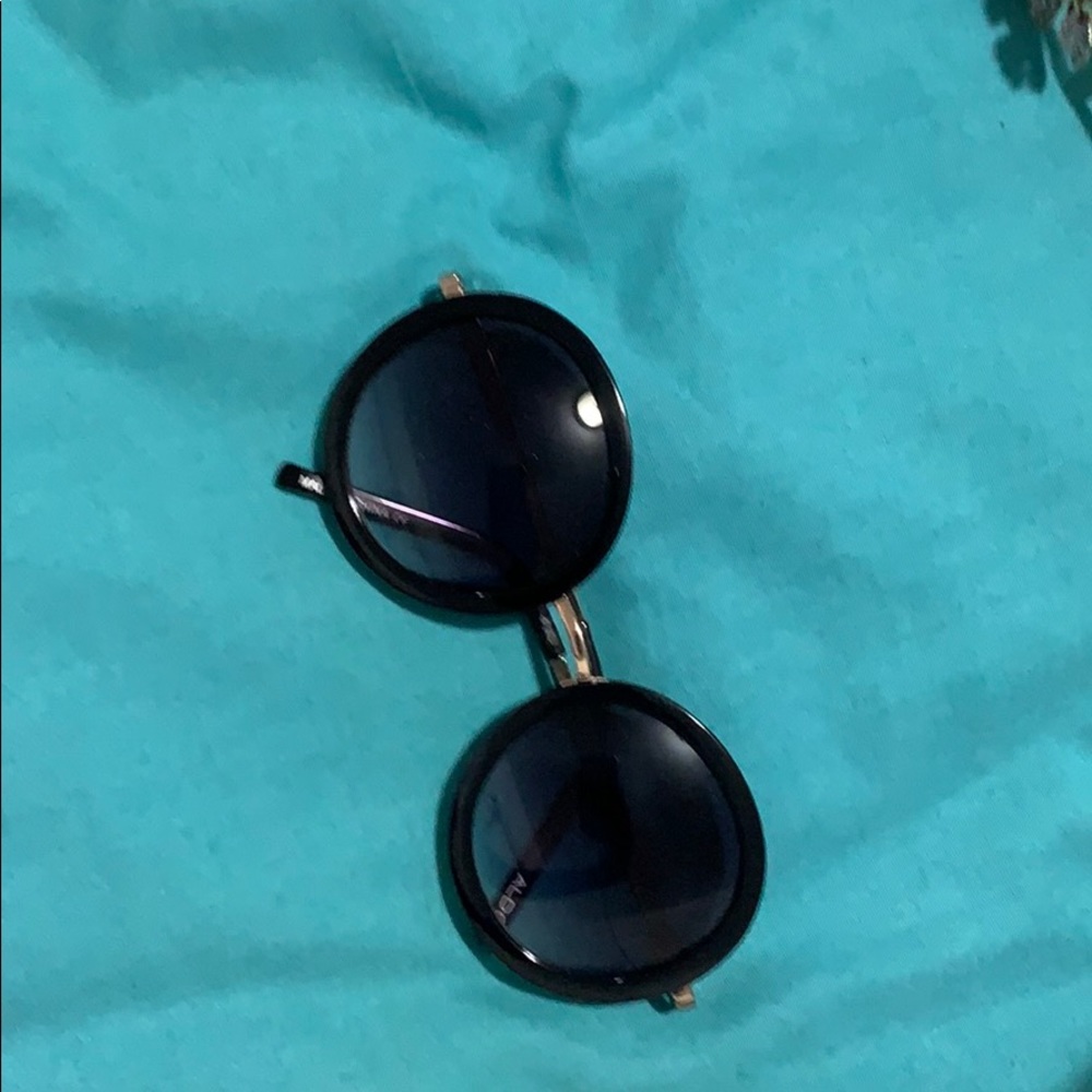 Round sunglasses